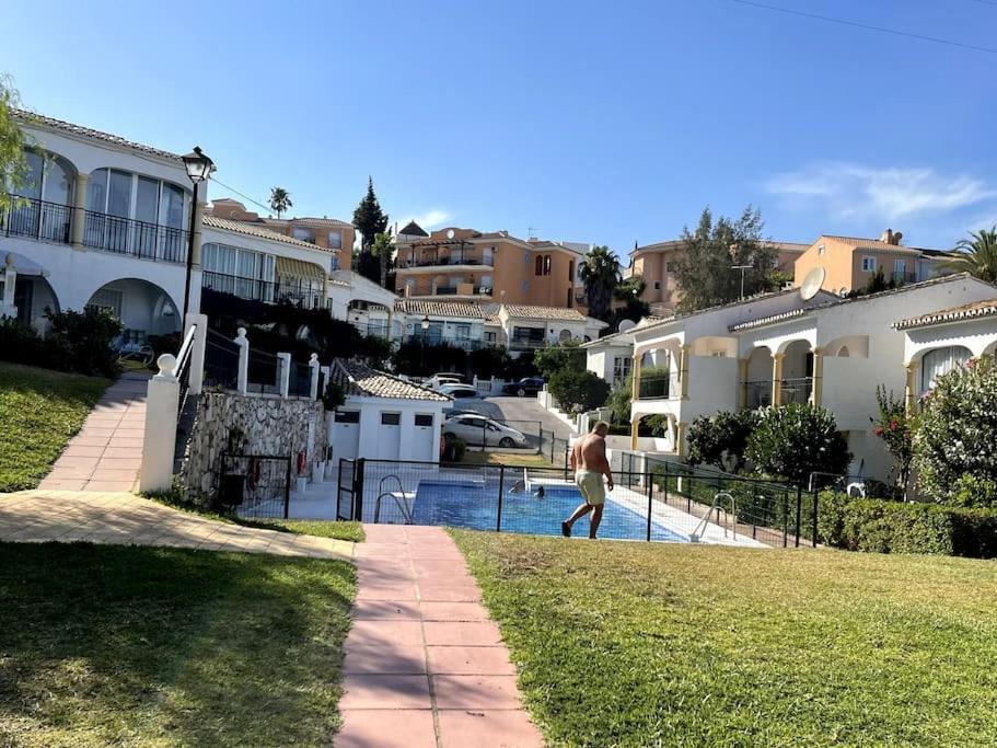 Lux 2 Kmr App Stella Blanca Met Zwembaden Airco En Zeezicht Fuengirola Exterior foto