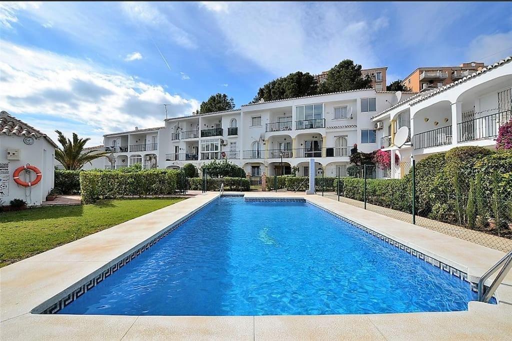 Lux 2 Kmr App Stella Blanca Met Zwembaden Airco En Zeezicht Fuengirola Exterior foto